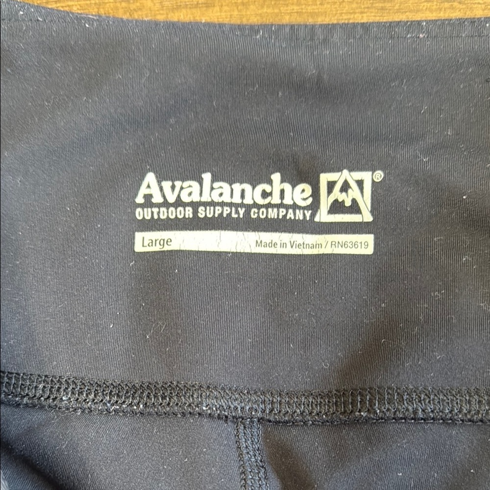 Avalanche Women's Black Capri Leggings - Picture 2 of 2